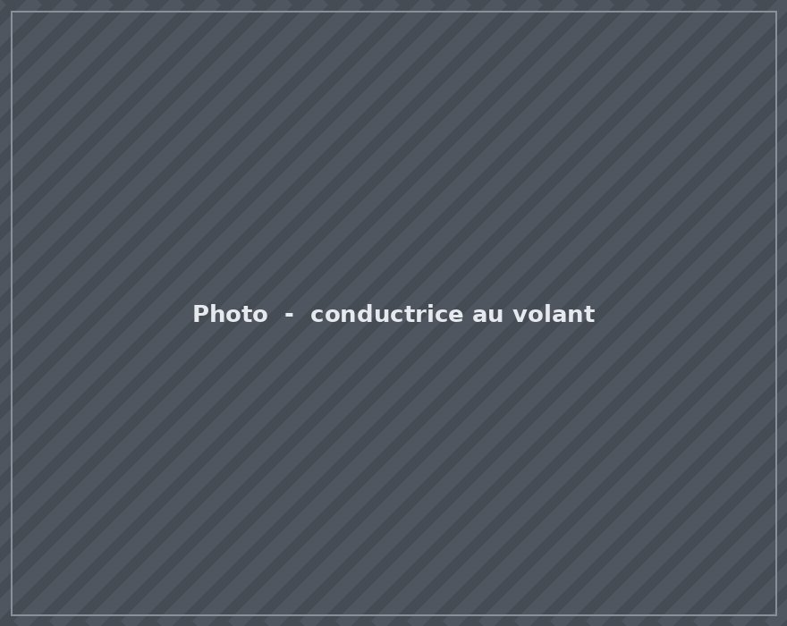 Conductrice au volant d'un vehicule de transport