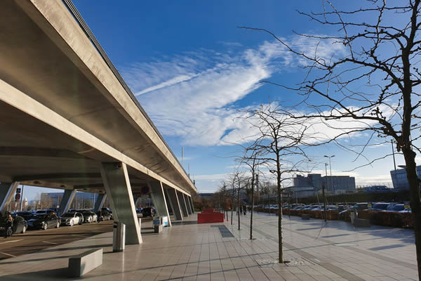 Parvis de l'aeroport de Mulhouse-Bale